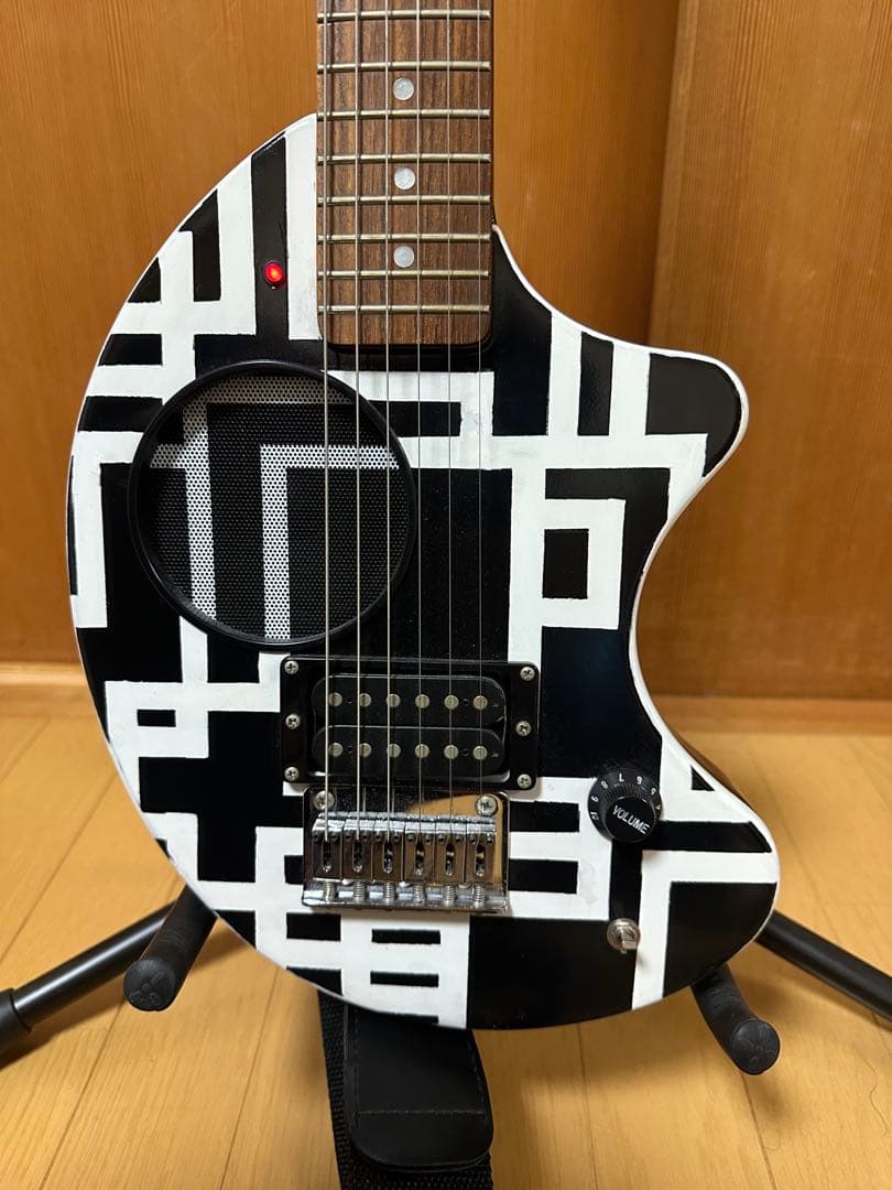 zo-3エレキギター 布袋風