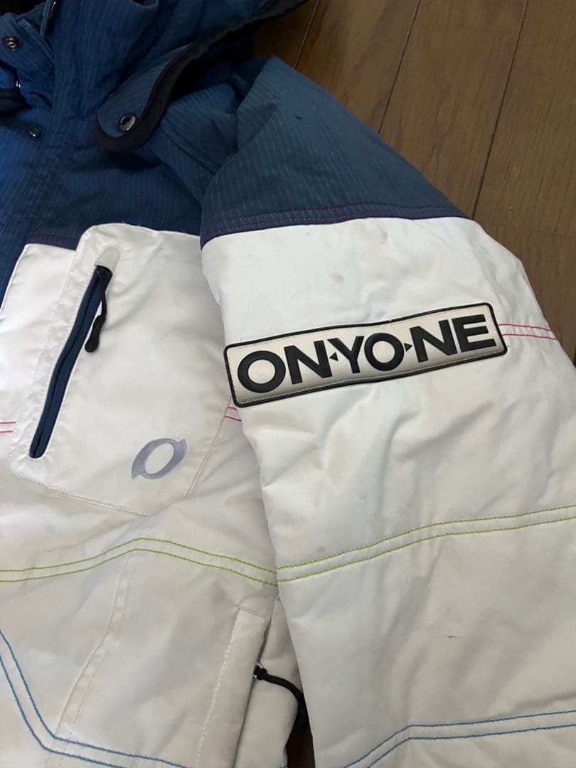 ONYONE オンヨネスキーウェア 上下フード付き ホワイトネイビー/レッド