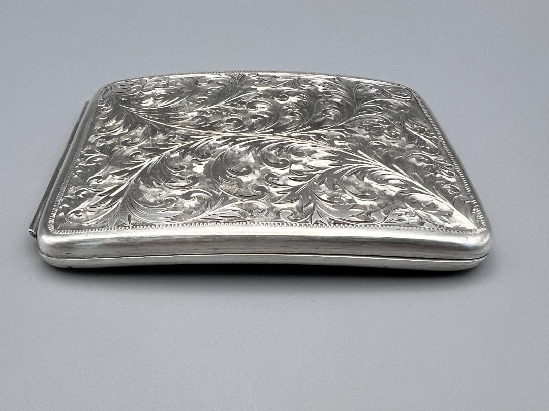 銀製　シガレットケース　唐草文　両面手彫　煙草入れ　タバコケース 　重量125g