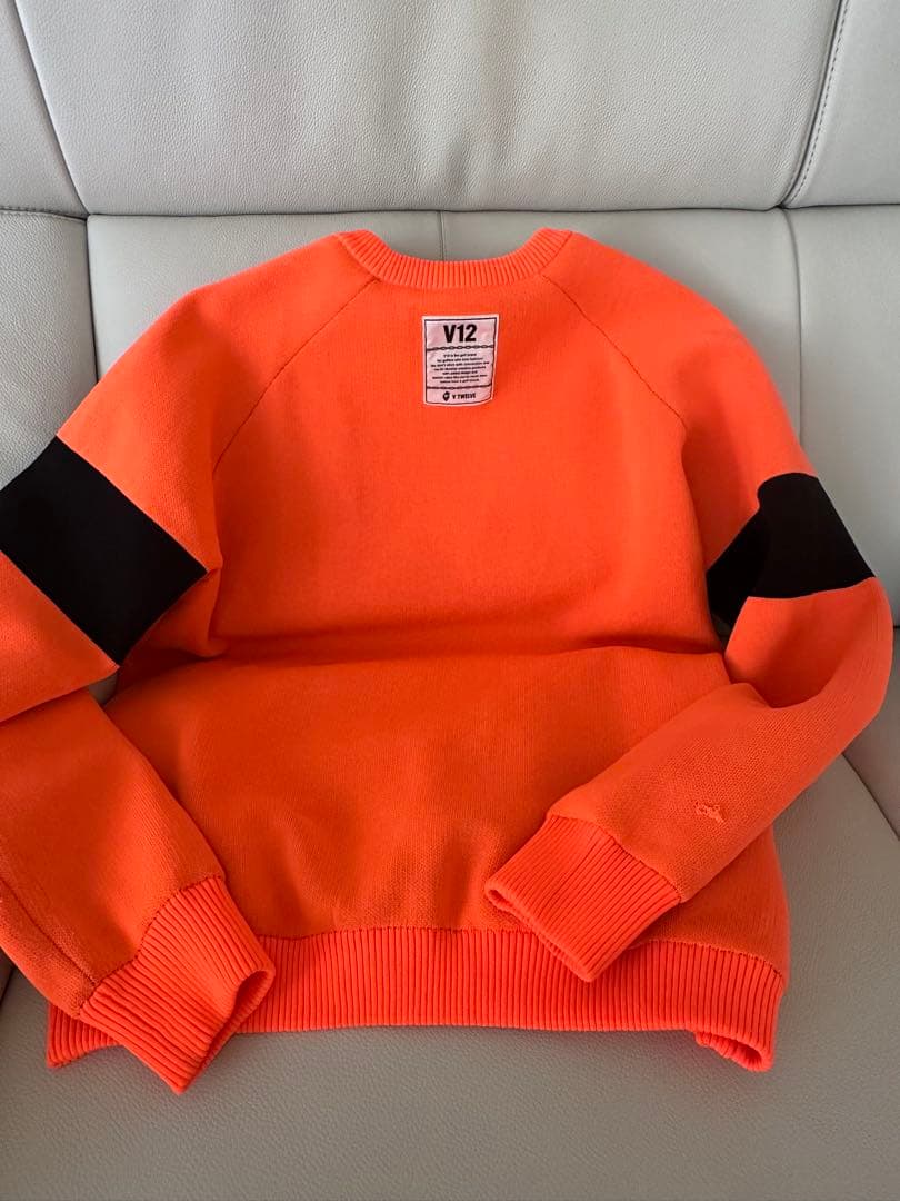 V12 セーター