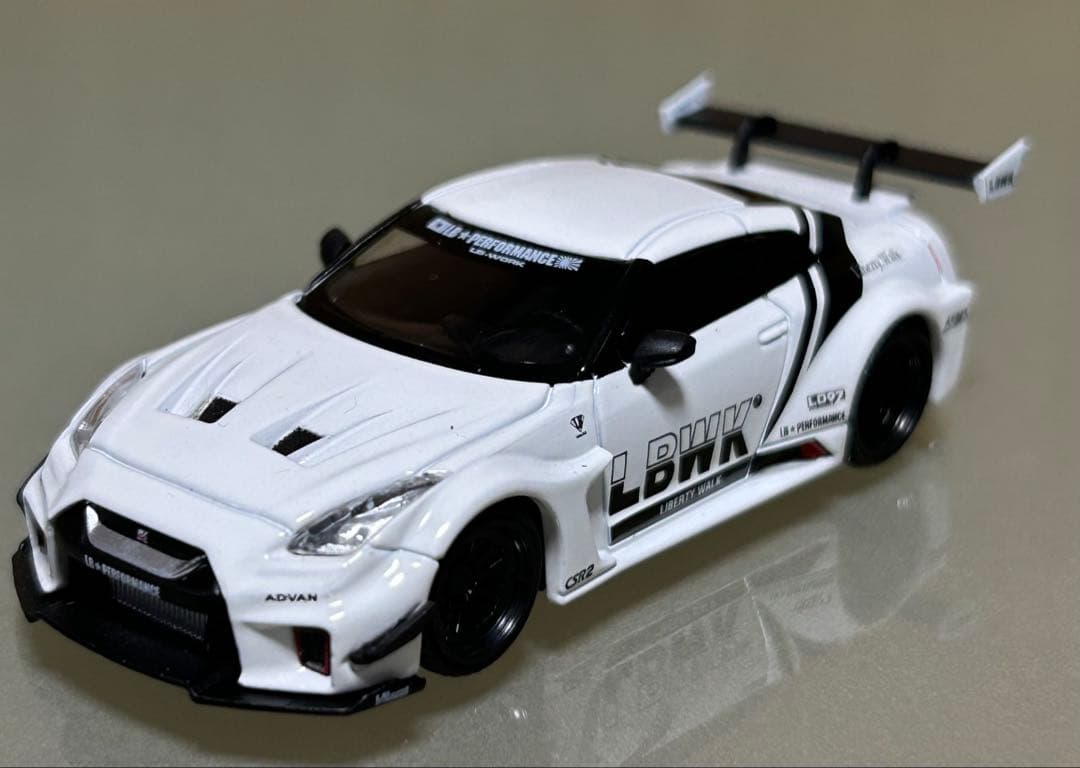 MINIGT 1/64 LBWK ニッサン GT-R R35