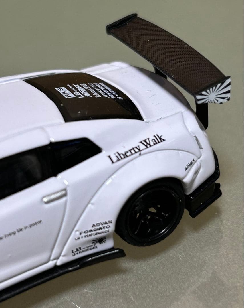MINIGT 1/64 LBWK ニッサン GT-R R35