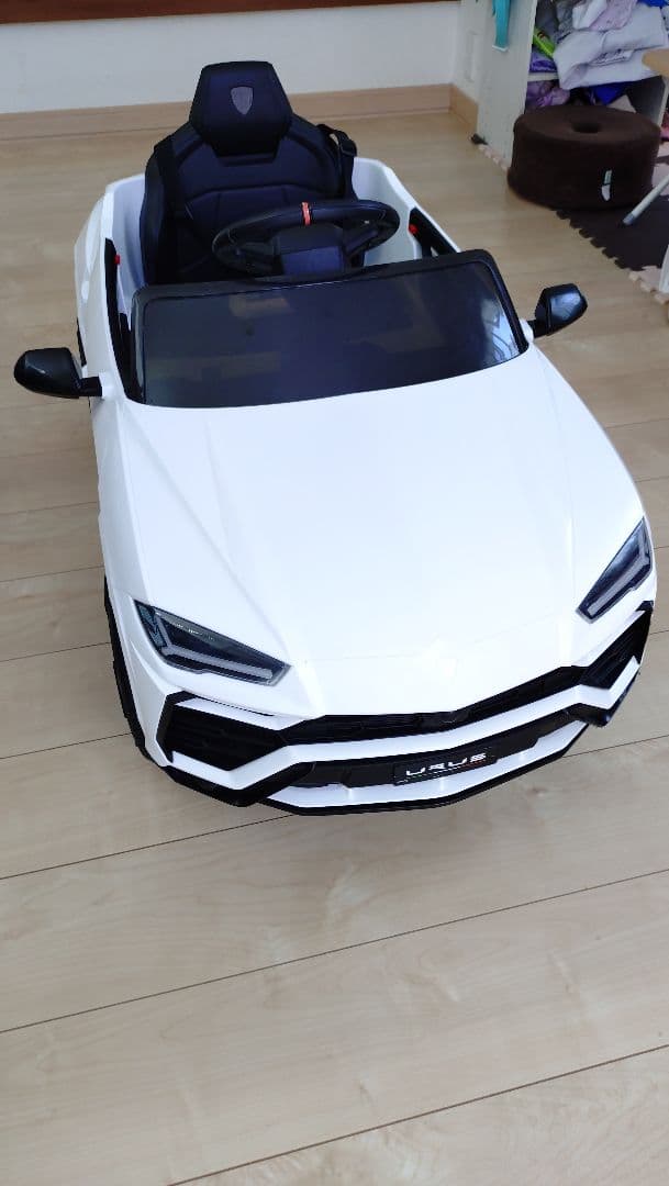 URUS ホワイト 電動乗用車 オープンカー　ランボルギーニ