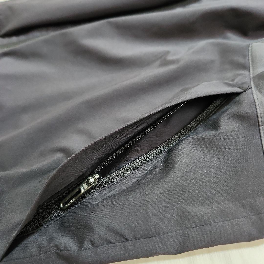 DESCENTE GOLFタイポグラフィモチーフウィンドジャケットストレッチM黒