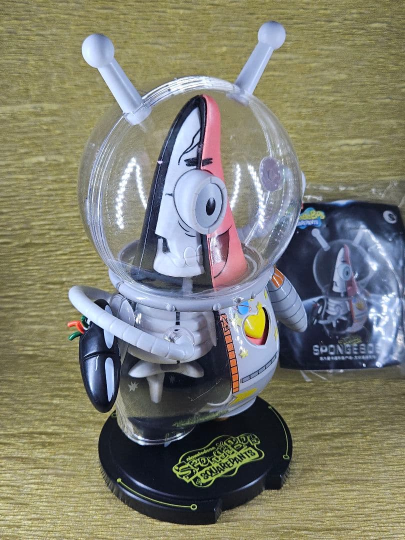 パトリック・スター 宇宙服 フィギュア　スポンジ・ボブ