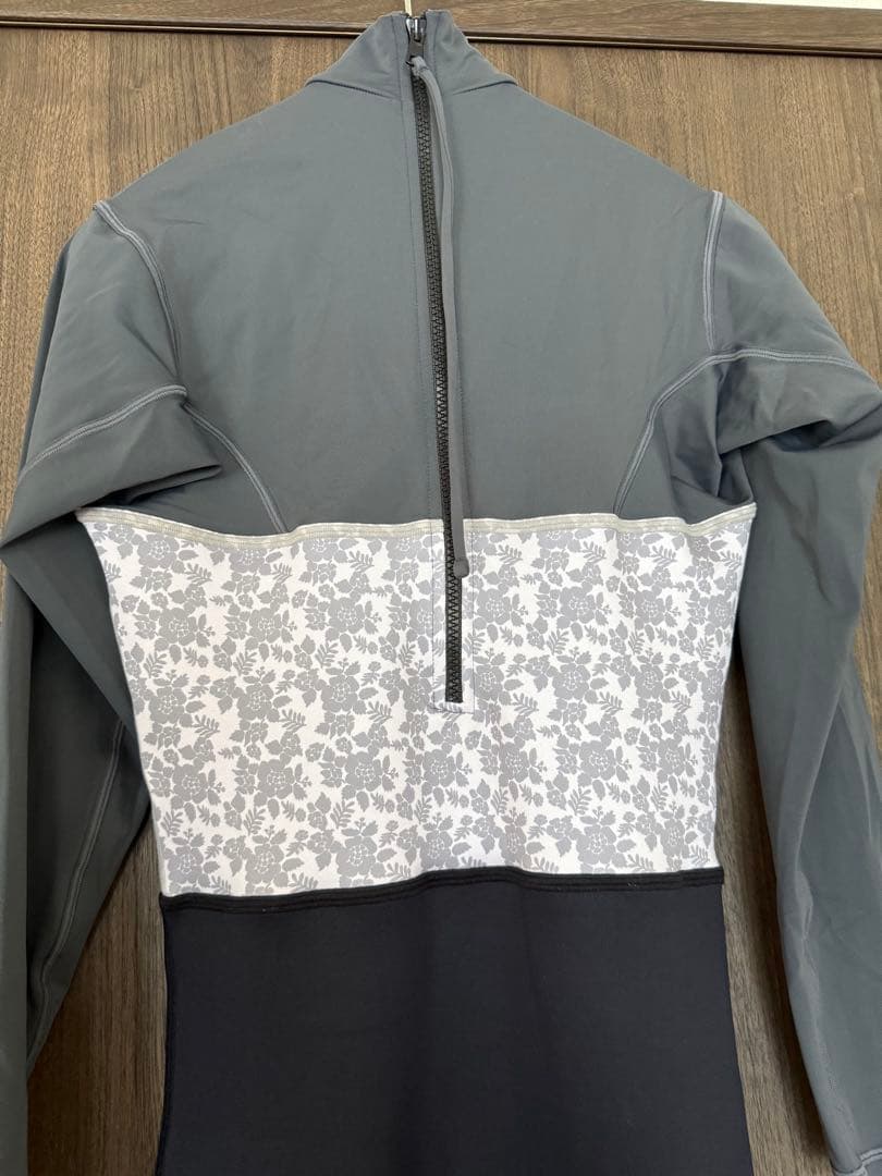 Swell Flowers 　Ecobitch beach サーフスーツ