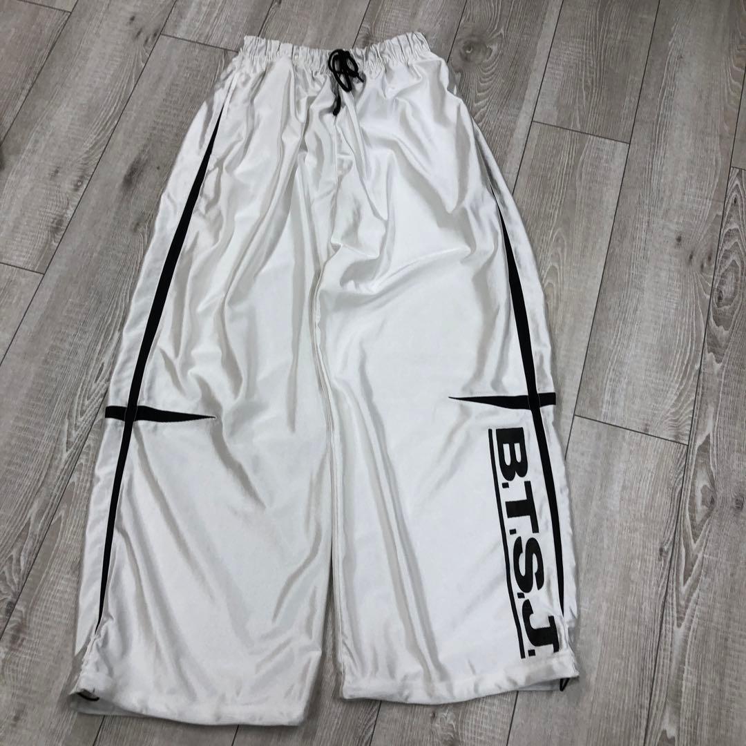 ボディコンバット　レスミルズ　激レア商品　十字架ロングパンツ　イベント早い者勝ち