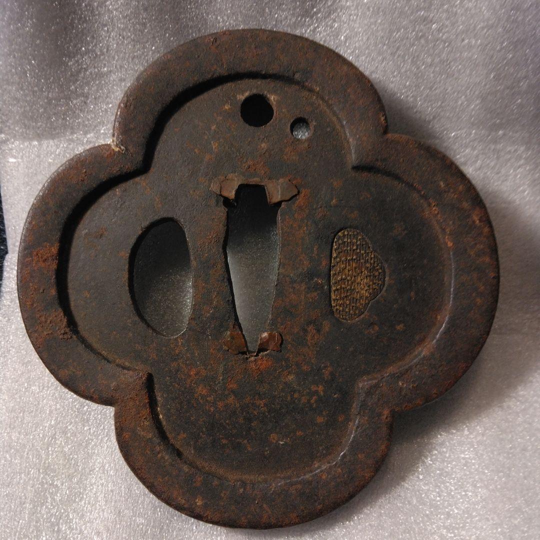 古い刀の花形 鉄製 鍔(つば) 骨董　刀　文鎮