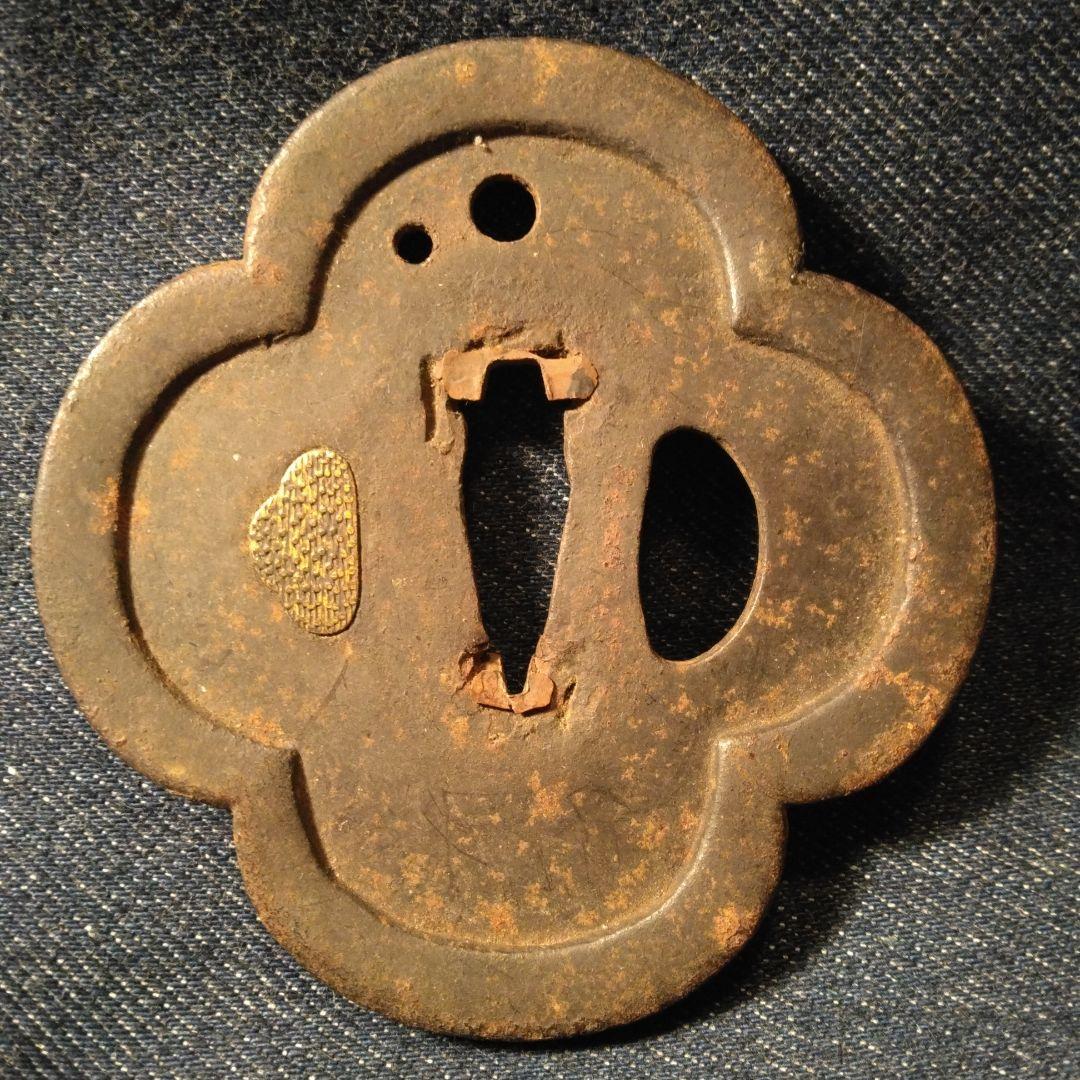古い刀の花形 鉄製 鍔(つば) 骨董　刀　文鎮