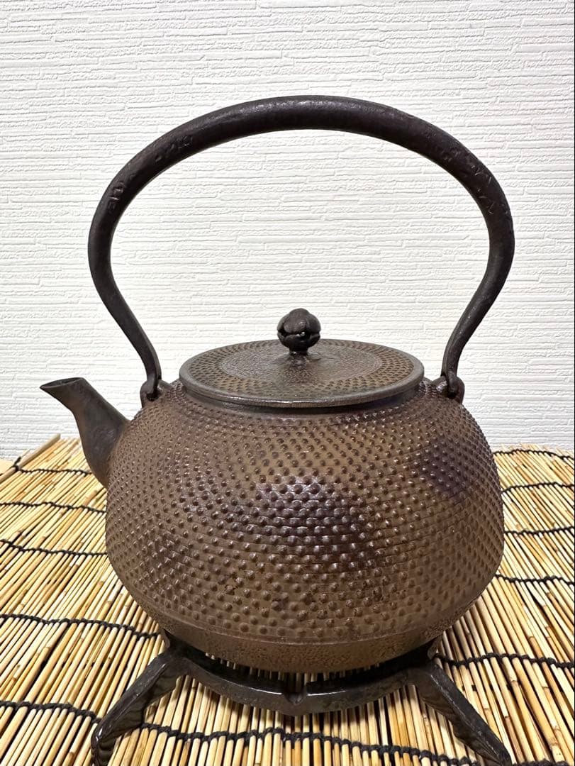 未使用品、栞付　南部徳秀　佐藤 徳秀造 南部形アラレ　南部鉄瓶　南部鉄器