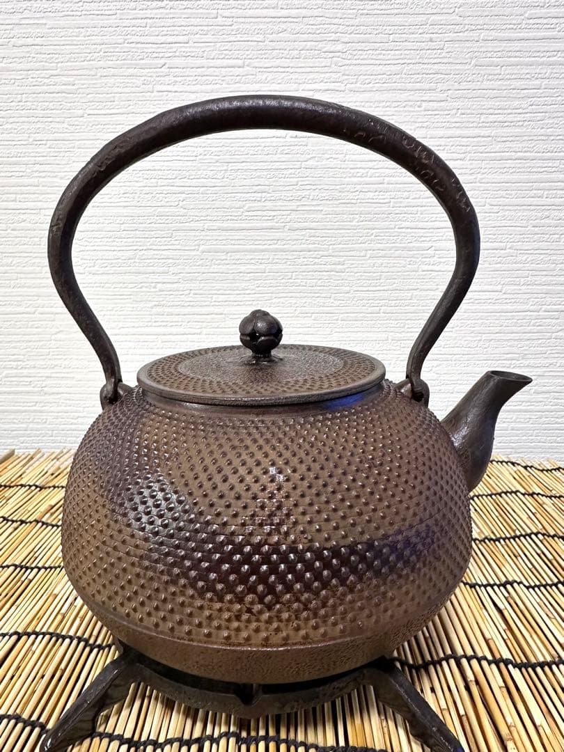 未使用品、栞付　南部徳秀　佐藤 徳秀造 南部形アラレ　南部鉄瓶　南部鉄器