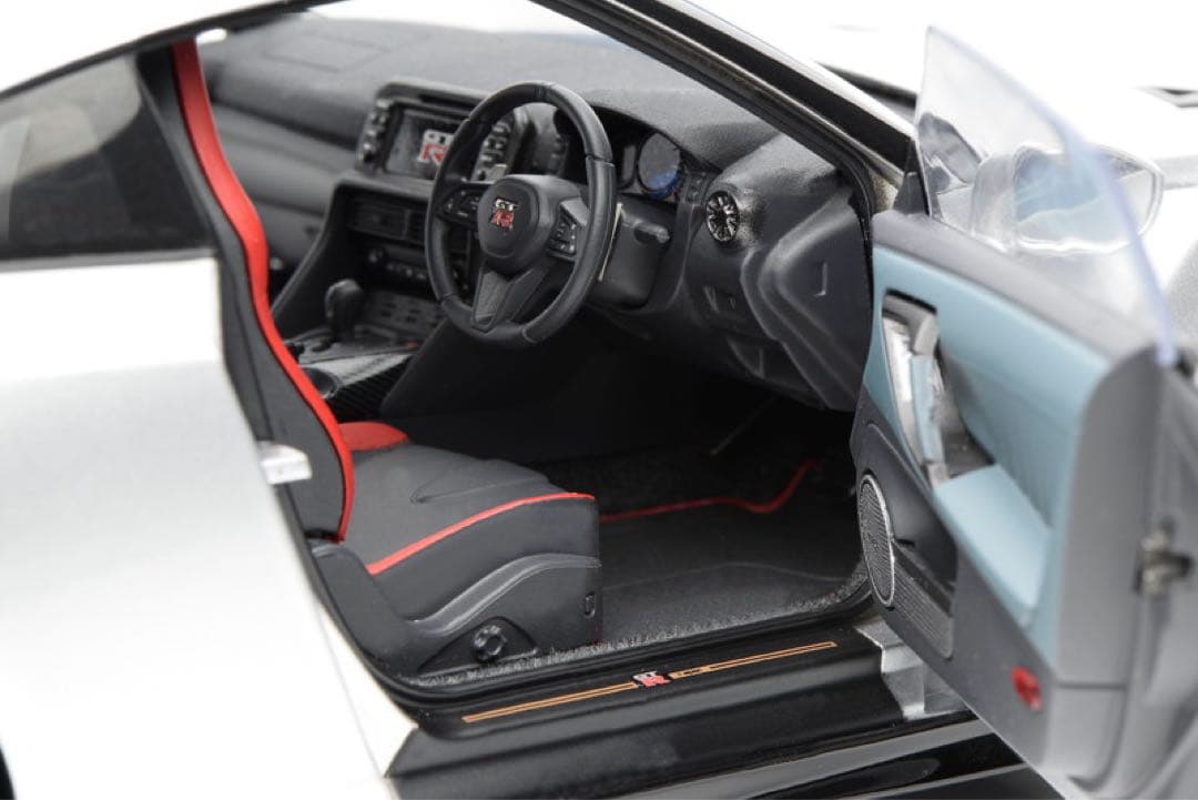 モーターヘリックス GT-R R35 トラックエディション　シルバー　1/18