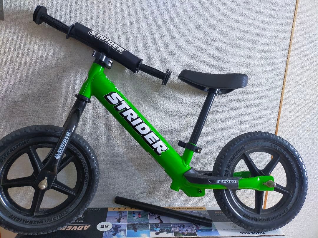 ストライダー　スポーツモデル　グリーン　正規品　バランスバイク　12インチ