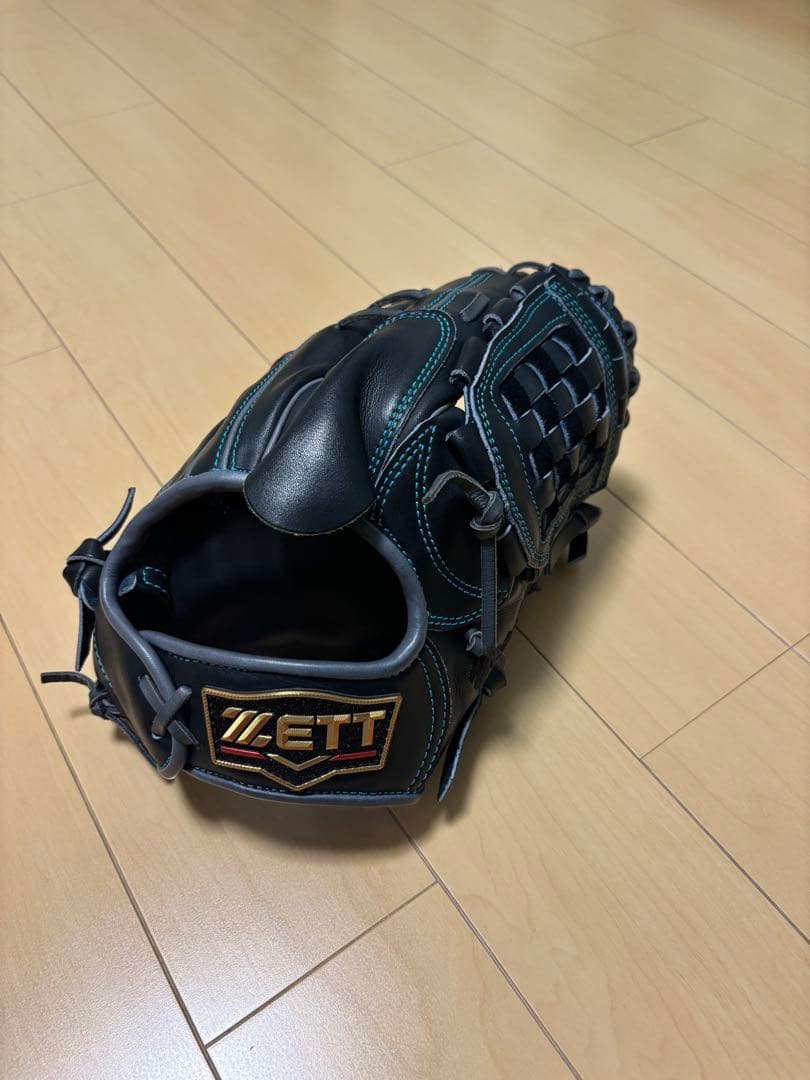 ゼット硬式投手用グローブ山崎伊織モデル