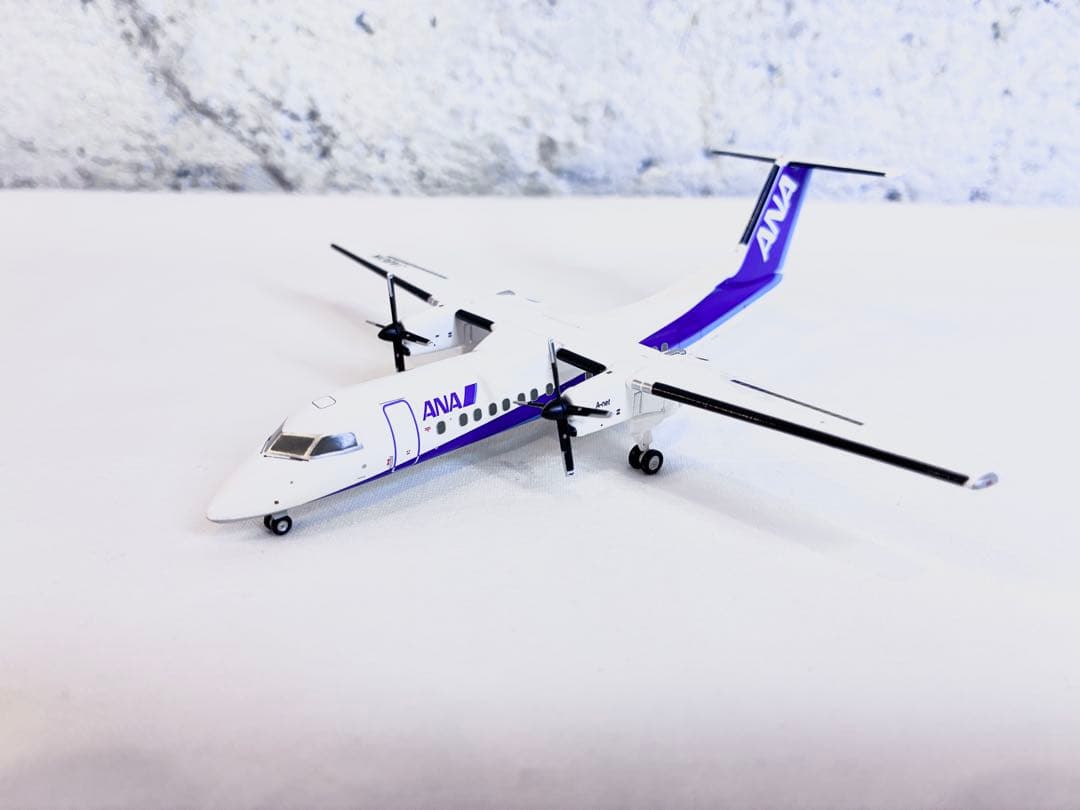 ANA DHC-8-300型 JA801K ボンバルディア 1:200・Q300