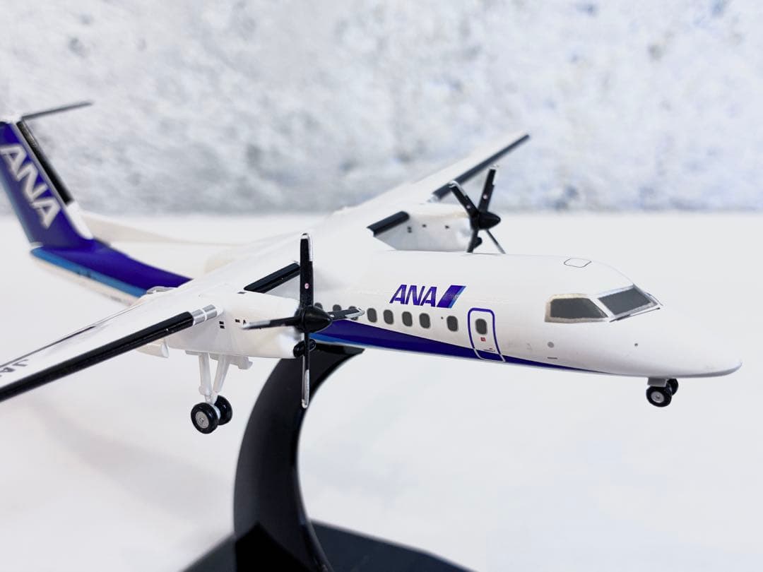 ANA DHC-8-300型 JA801K ボンバルディア 1:200・Q300