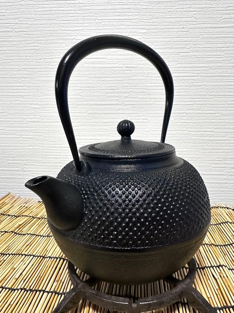 未使用品、供箱、タグ付　南部池永造　１５型福禄アラレ　南部鉄瓶　南部鉄器　鉄瓶