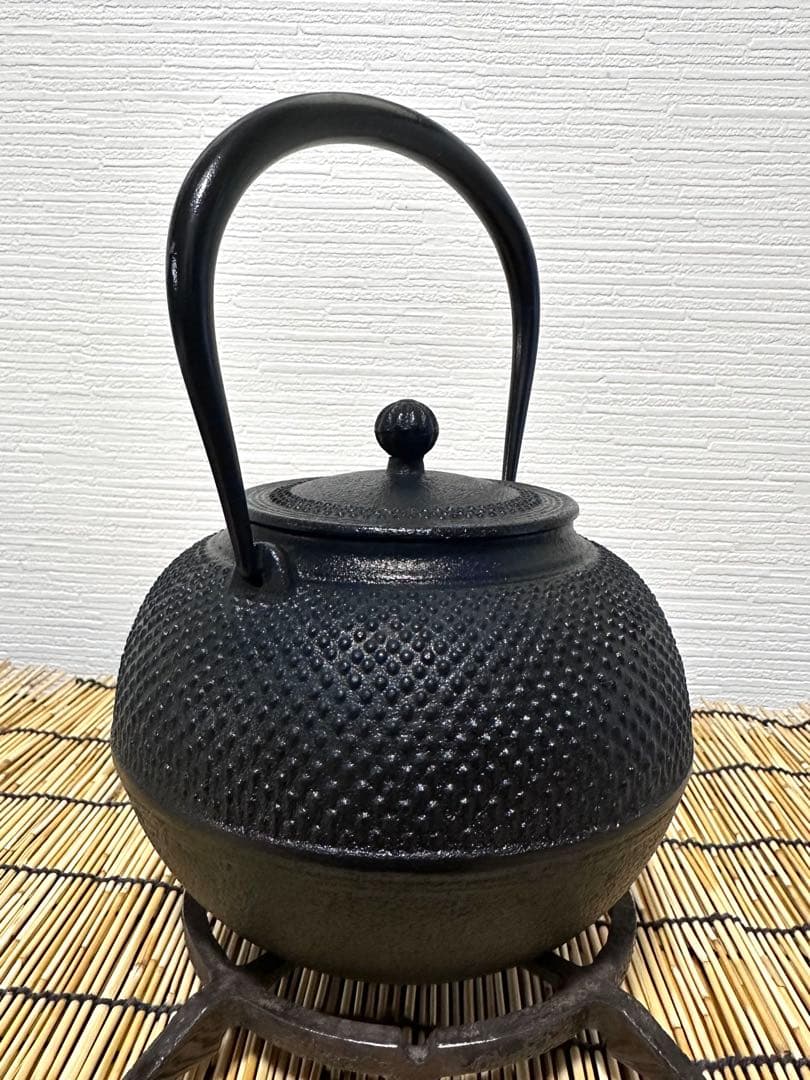 未使用品、供箱、タグ付　南部池永造　１５型福禄アラレ　南部鉄瓶　南部鉄器　鉄瓶