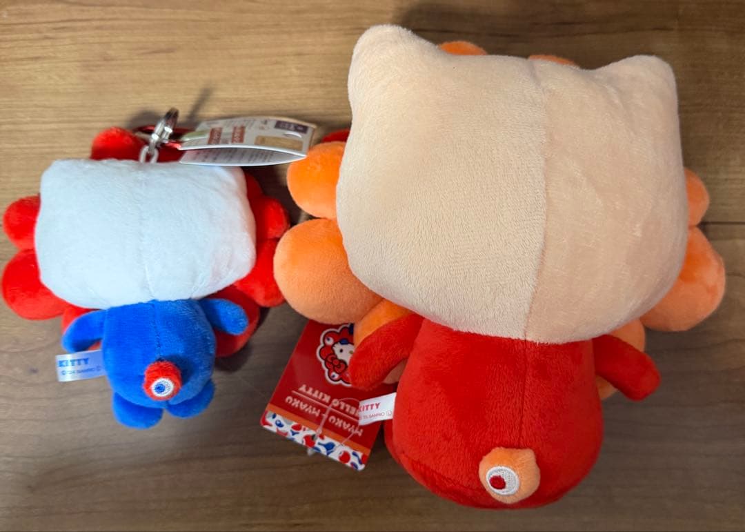 推しカラー　サンリオ　ミャクミャク　ぬいぐるみM　カラビナ 2種セット