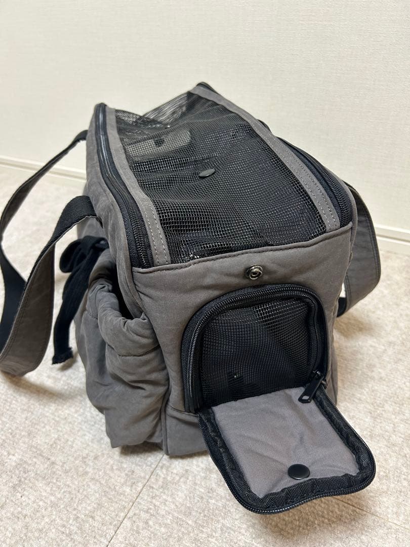 【新品】犬用キャリーバッグ・MINIME（顎乗せクッション付き）