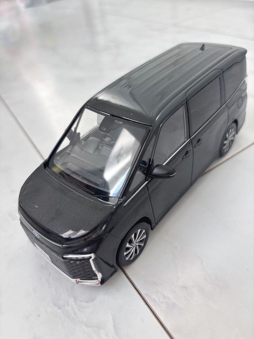 トヨタ　90 ヴォクシー　アティチュードブラックマイカ カラーサンプル　シール付