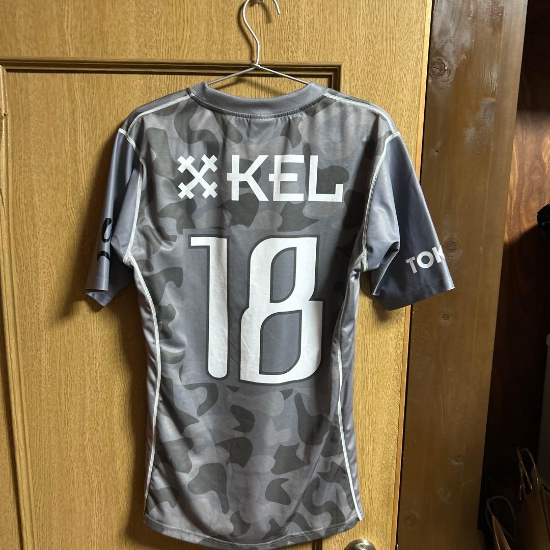 ルースイソンブラ　迷彩柄 サッカーウェア上下セット　18番　サイズL