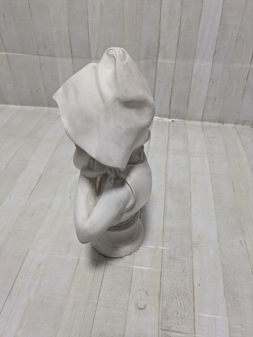 石膏オブジェ女性　湯浴みするヴィーナス像　微笑む少女の胸像
