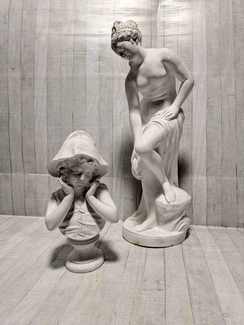 石膏オブジェ女性　湯浴みするヴィーナス像　微笑む少女の胸像