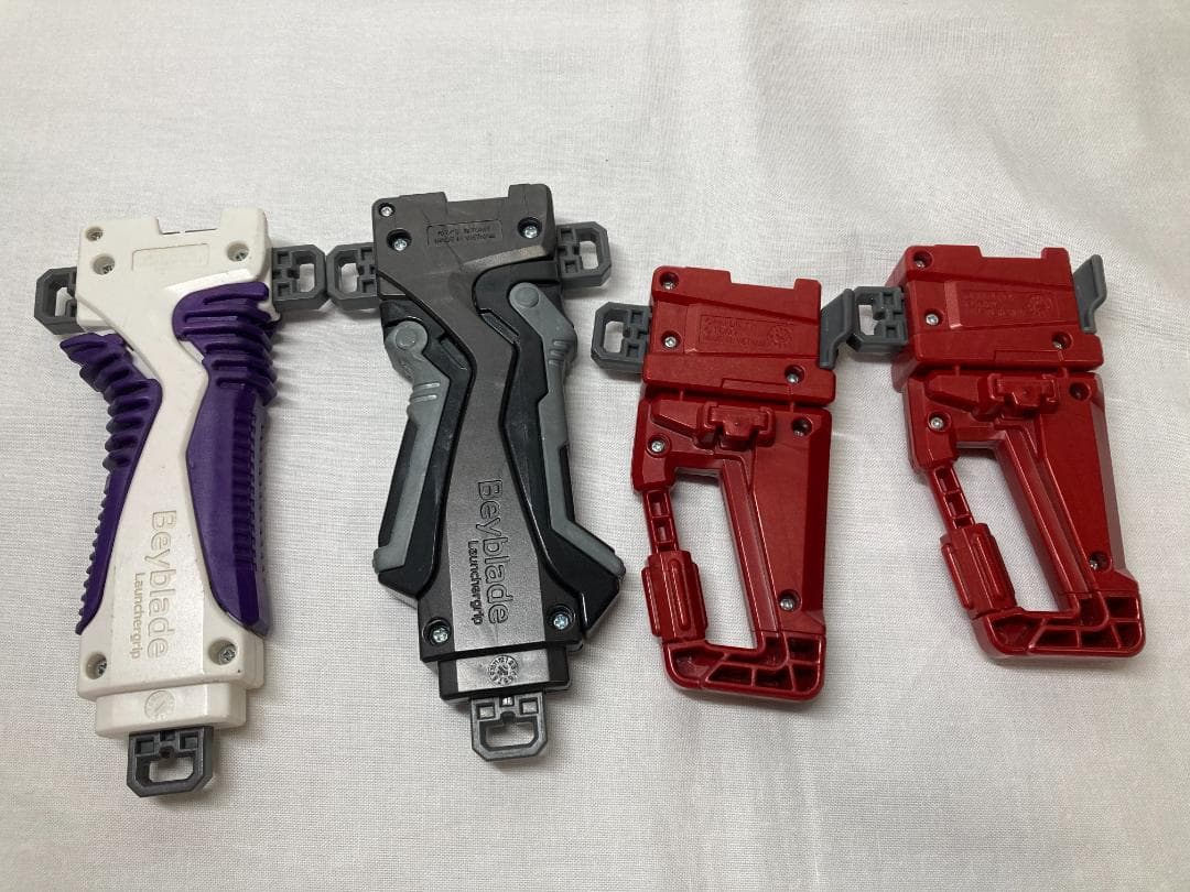 ベイブレードバーストまとめ売り　スタジアム+ベイ27個＋ランチャー6個＋グリップ