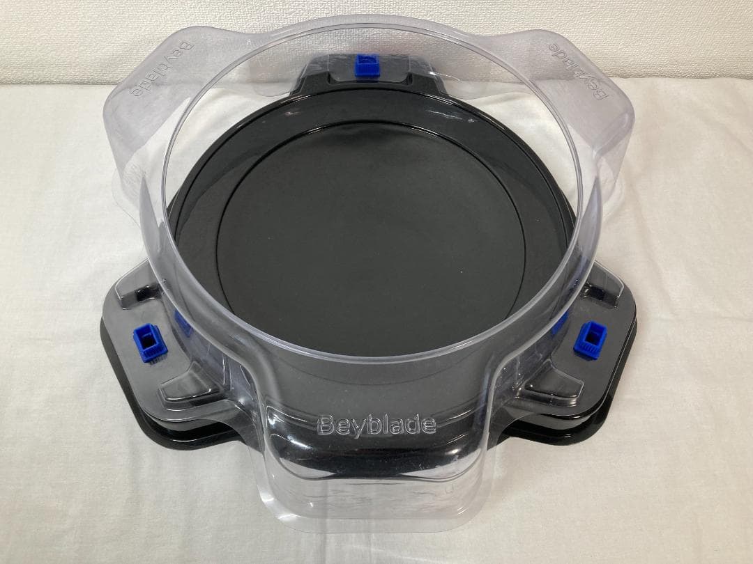 ベイブレードバーストまとめ売り　スタジアム+ベイ27個＋ランチャー6個＋グリップ