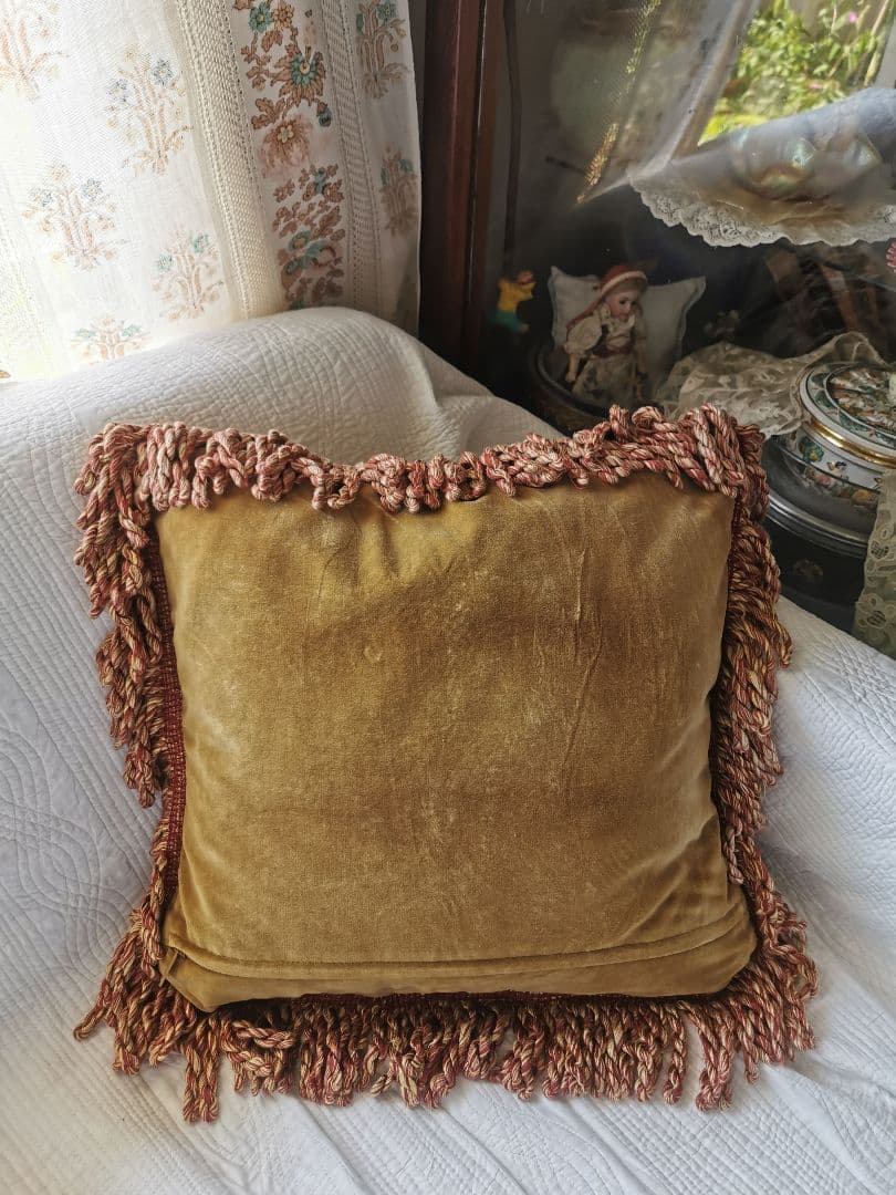 アンティーク 薔薇とチューリップ オービュッソン織クッションカバー美しいフリンジ