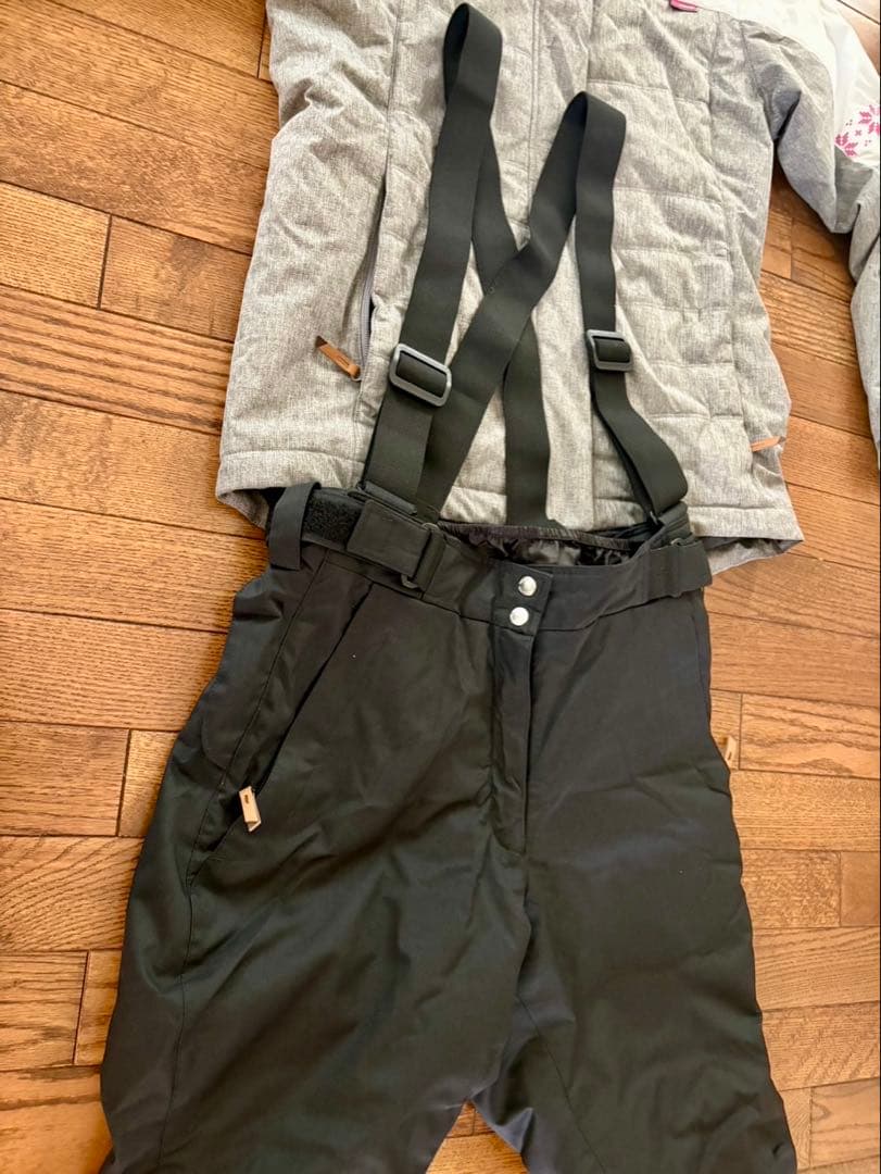 ONYONEスキーウエア(レディース)Lサイズ【スキーグローブ付き】