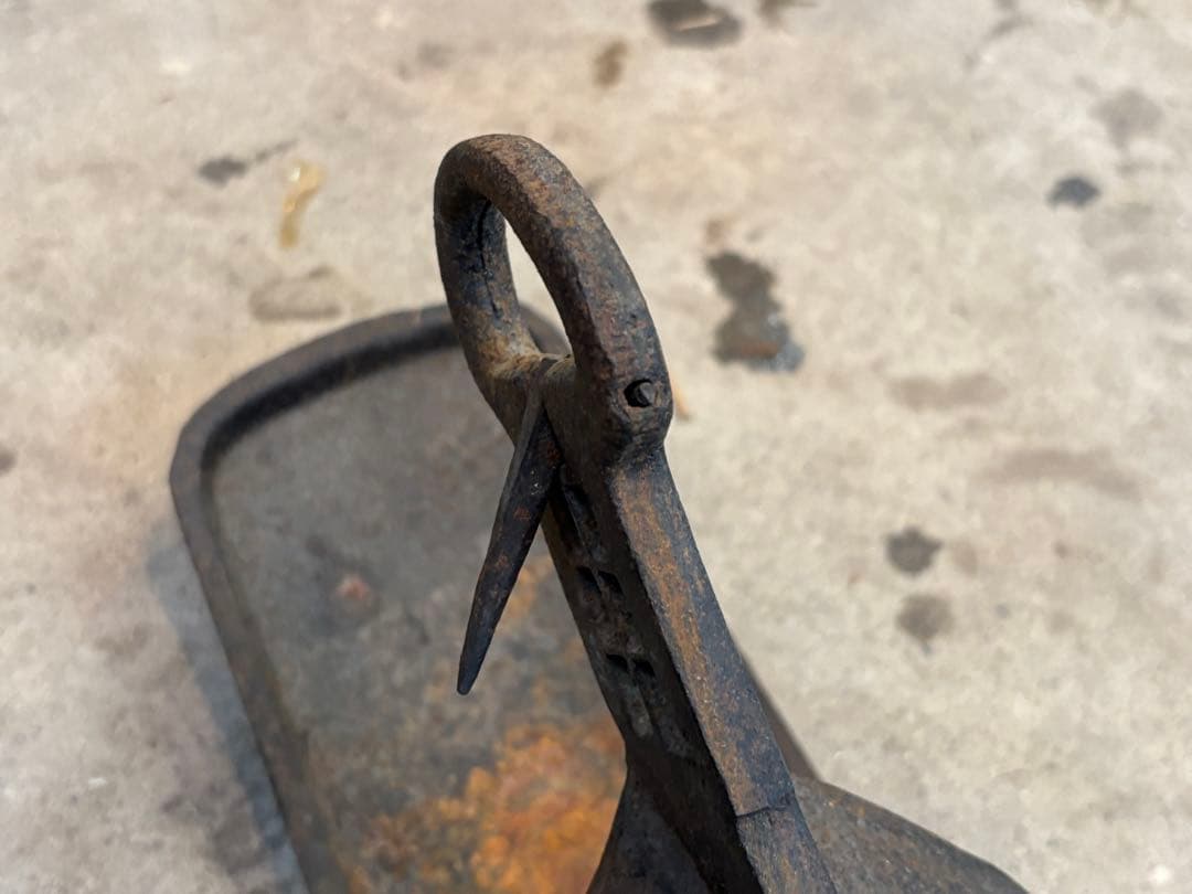 アンティーク 古道具 金鉄製 鐙 あぶみ舌長鐙 武具 馬具 馬術 鞍 くら