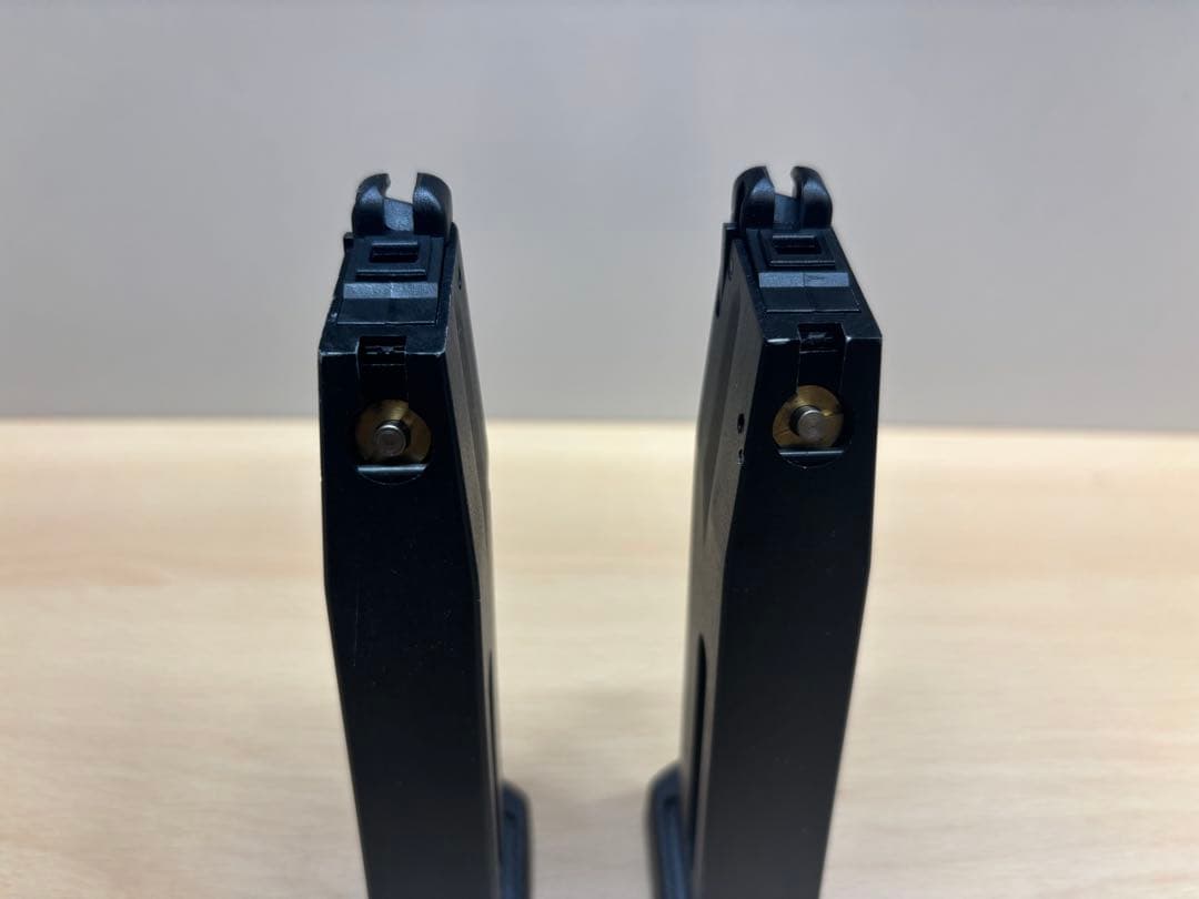 カーボンネイト Cz75 CO2 マガジン2本付き。