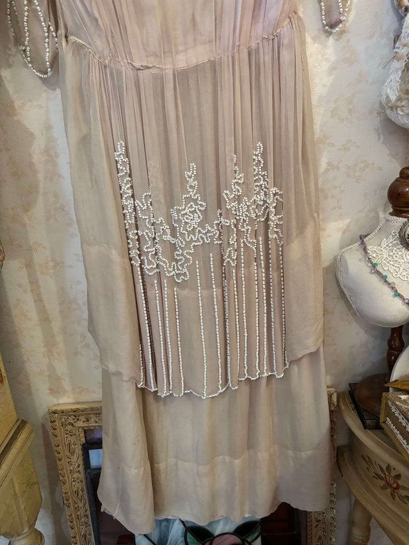 フランスアンティーク　絹シルクのエクリュカラー刺繍入りチュールドレス