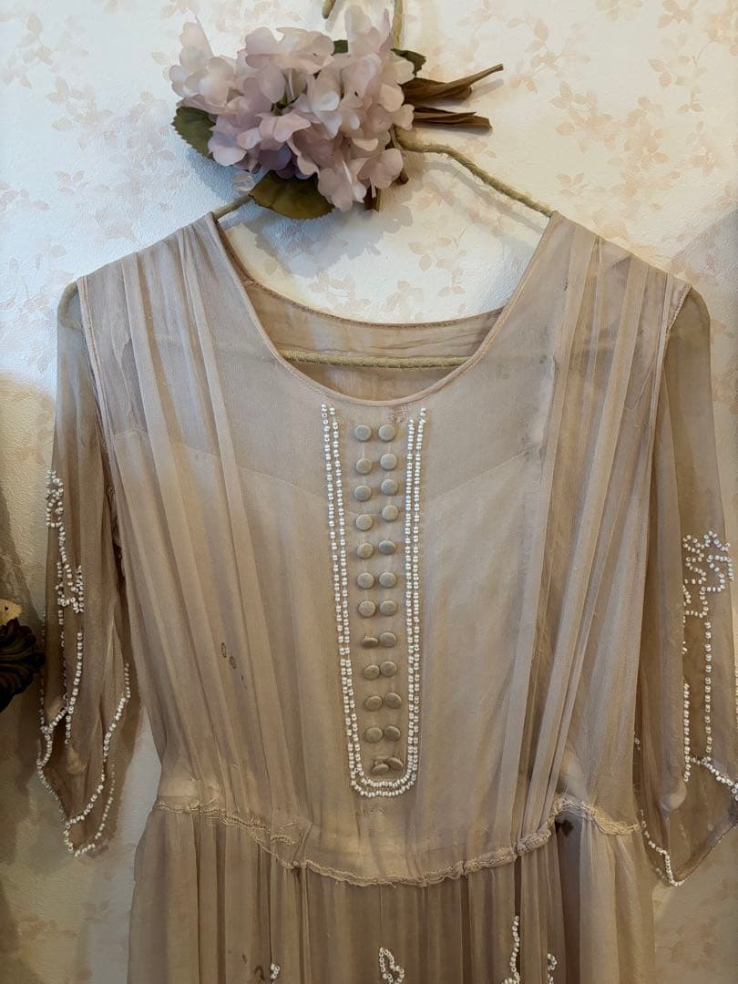 フランスアンティーク　絹シルクのエクリュカラー刺繍入りチュールドレス