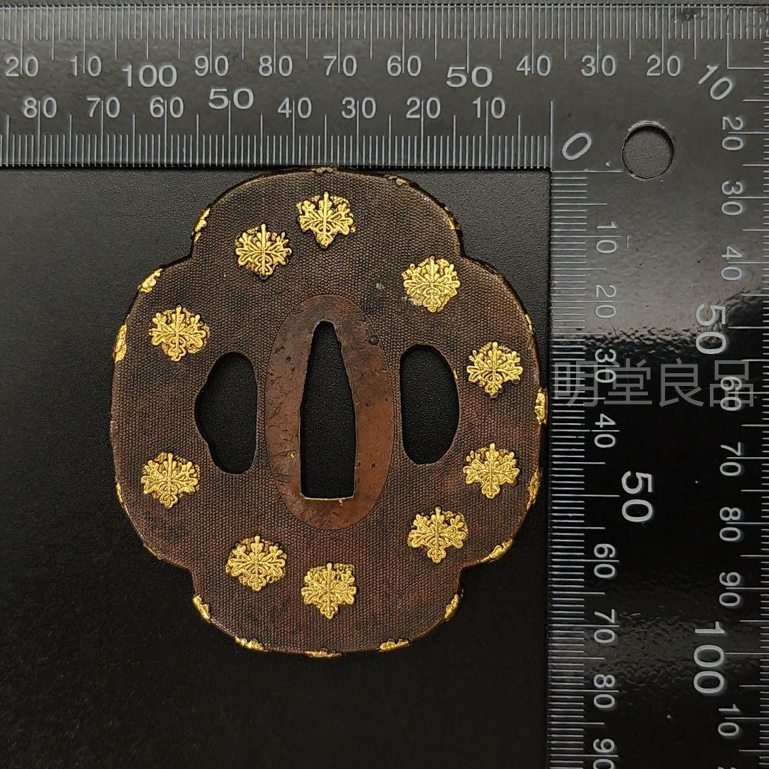 日本刀装具　刀鍔　家紋の図　五三の桐　銅地　細工　絵金銀　刀剣美術　武道具