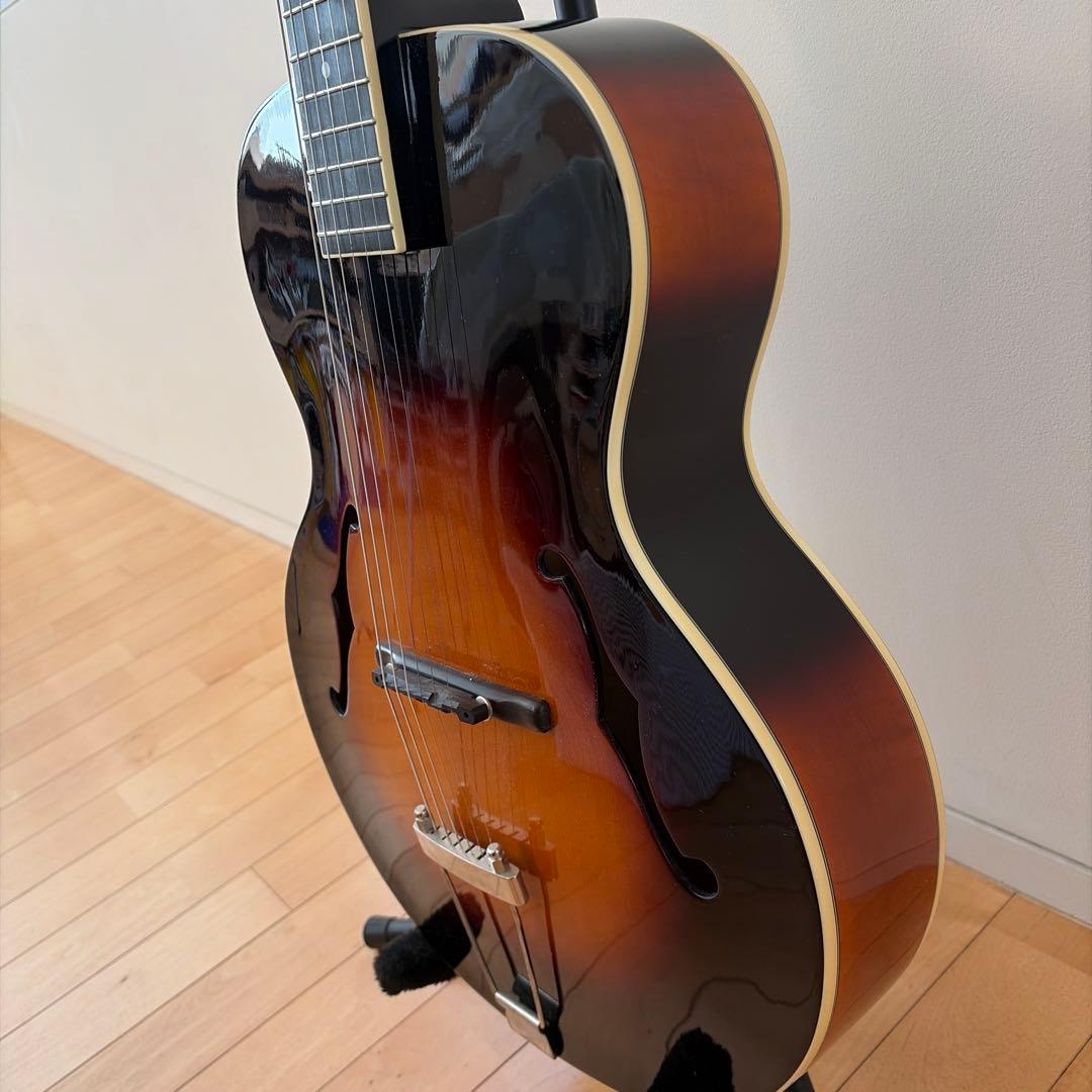 LOAR LH-700 Vintage Sunburst ピックギター