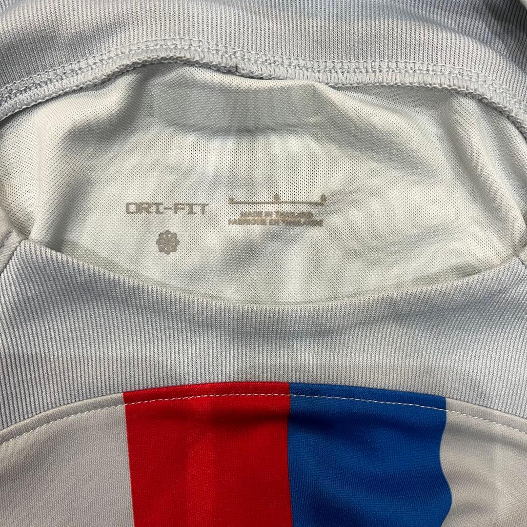 ナイキ バルセロナ レヴァンドフスキ ユニフォーム 22/23 UNHCRロゴ