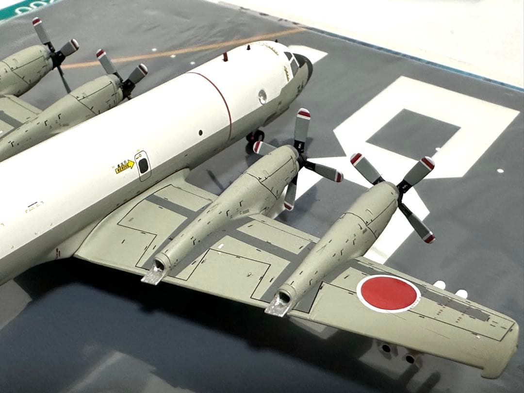 全日空商事 1/200 P-3C 海上自衛隊 VP-5 ペガサス滑走路プレート付