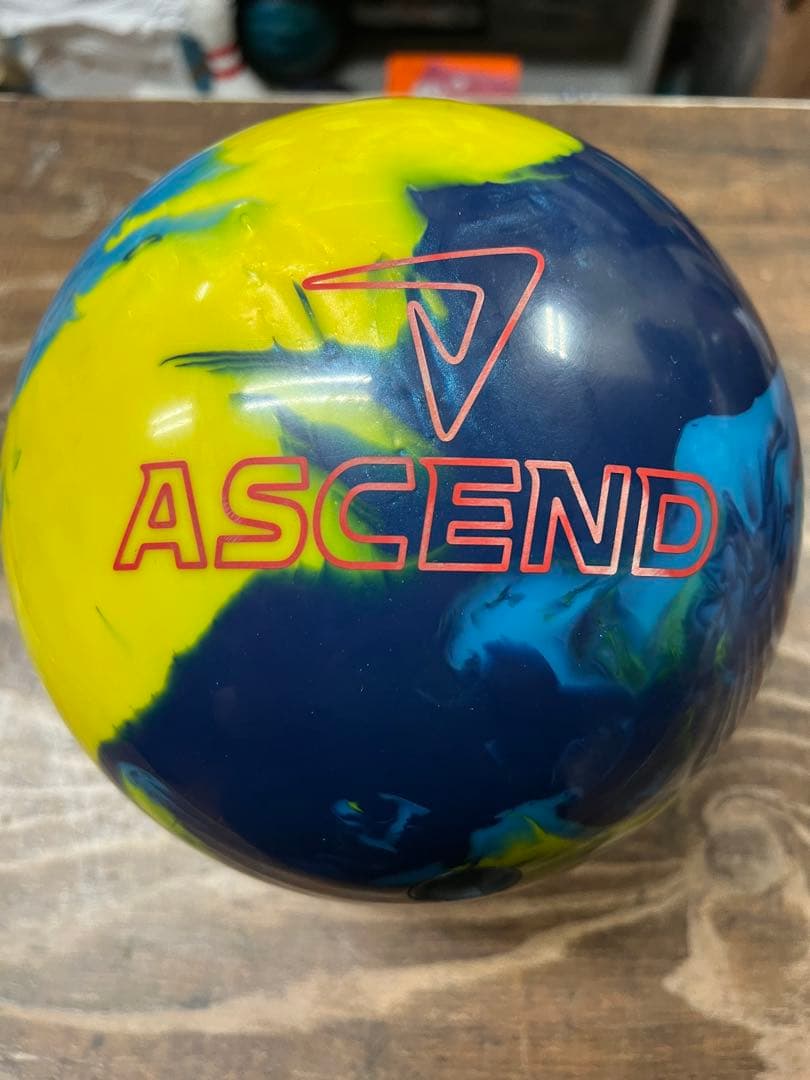【美品】MOTIV ASCEND 15ポンド ボウリングボール アセンド