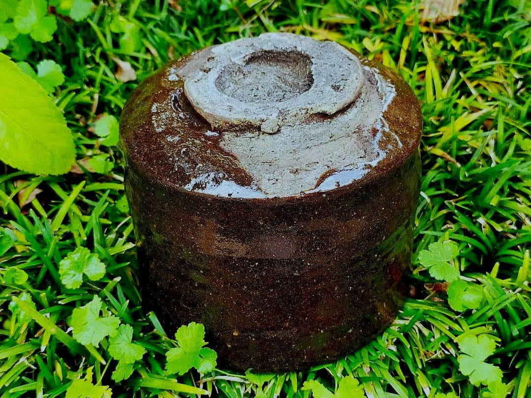 ♥美濃焼　引出黒　茶碗　仕覆　桐箱付き　瀬戸黒　骨董品