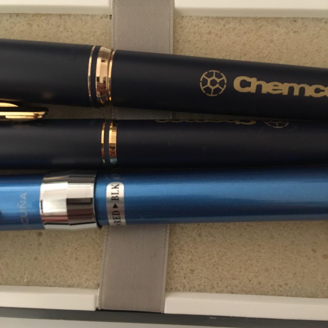 パイロットボールペン　ぺんてるビクーニャ