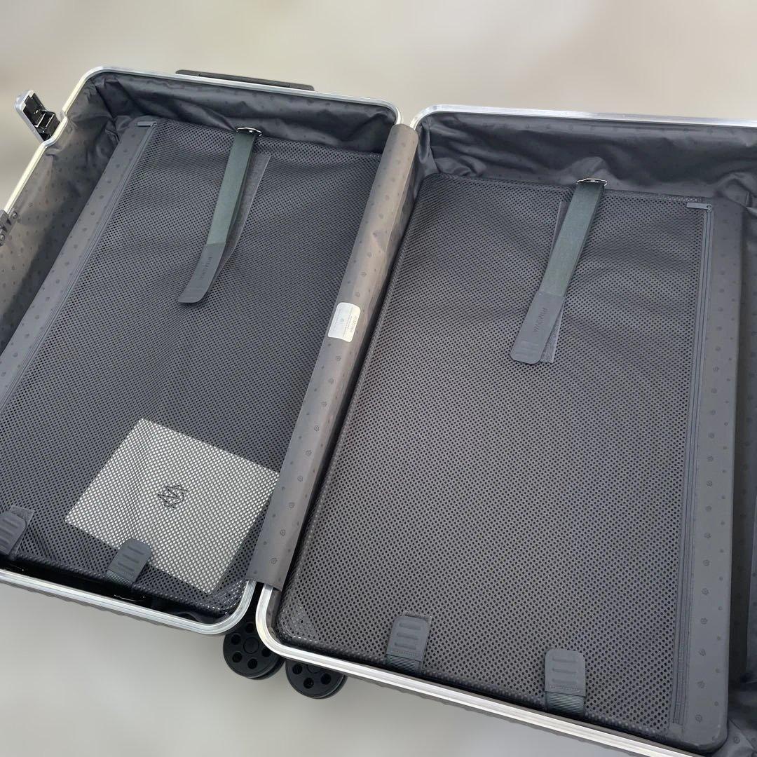 RIMOWA ブラックキャリーケース 中型