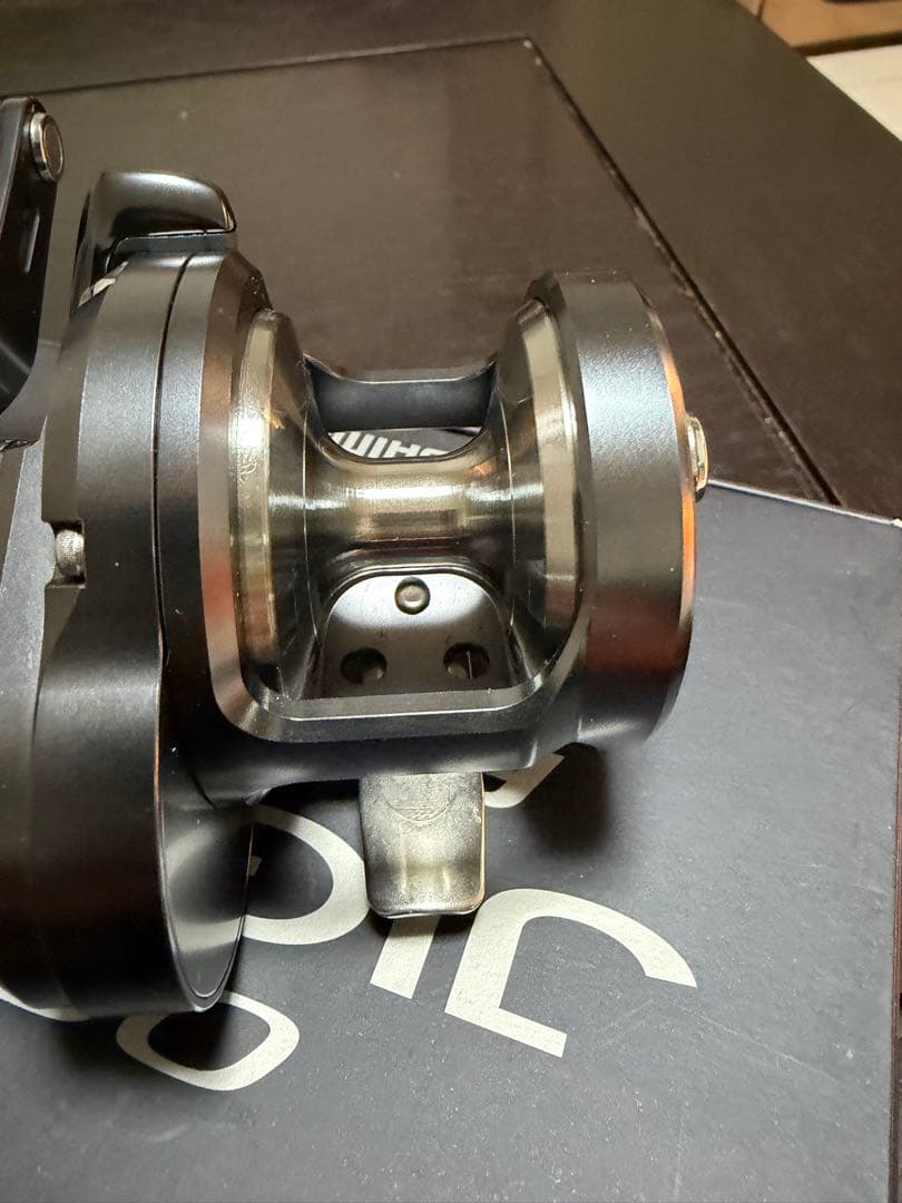 極美品シマノ　オシアジガーfカスタム　1500hg