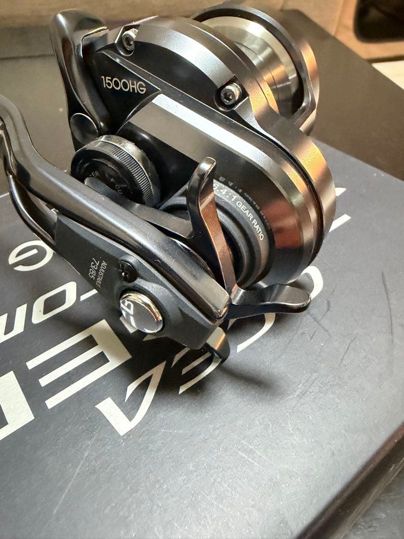 極美品シマノ　オシアジガーfカスタム　1500hg