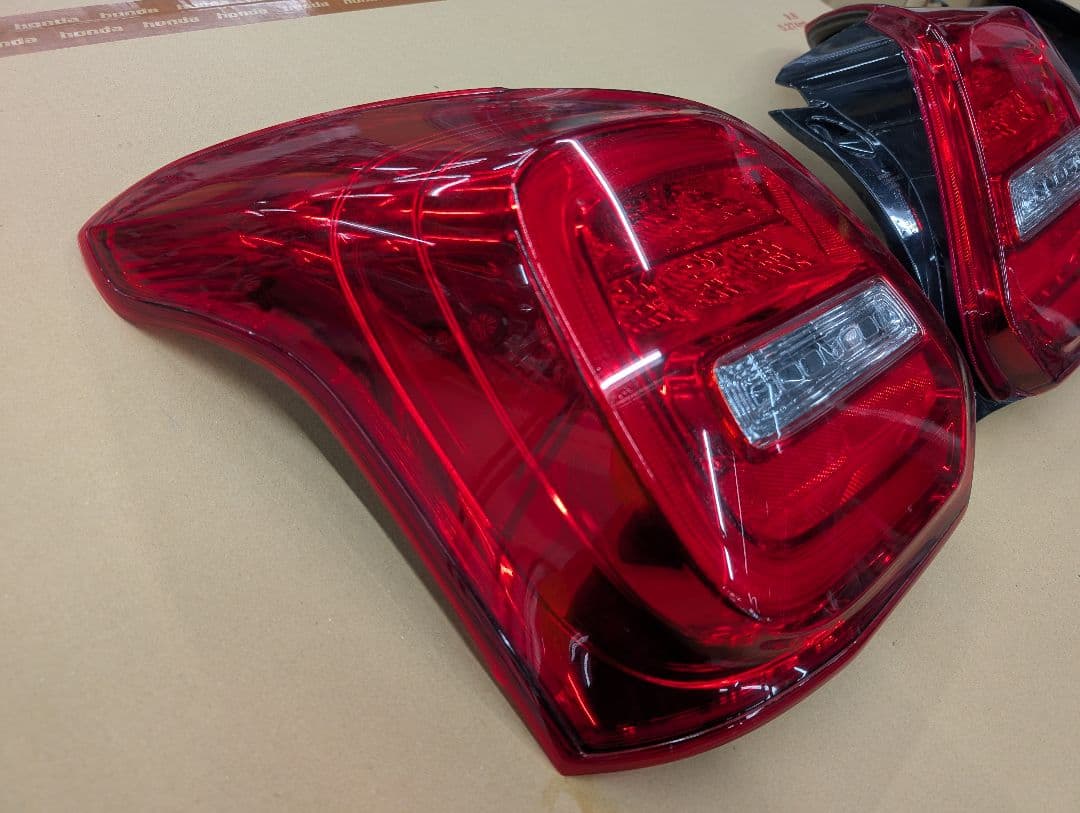 スイフト　スポーツ　テールランプ　左右