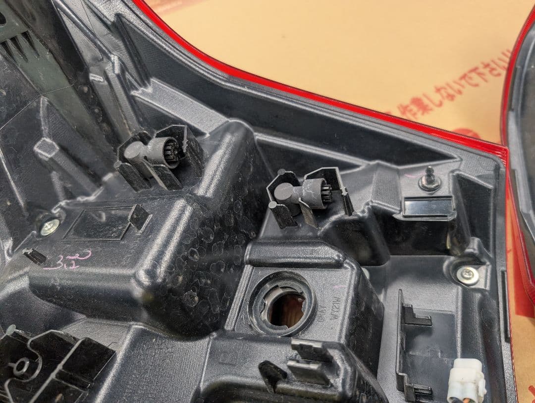 スイフト　スポーツ　テールランプ　左右