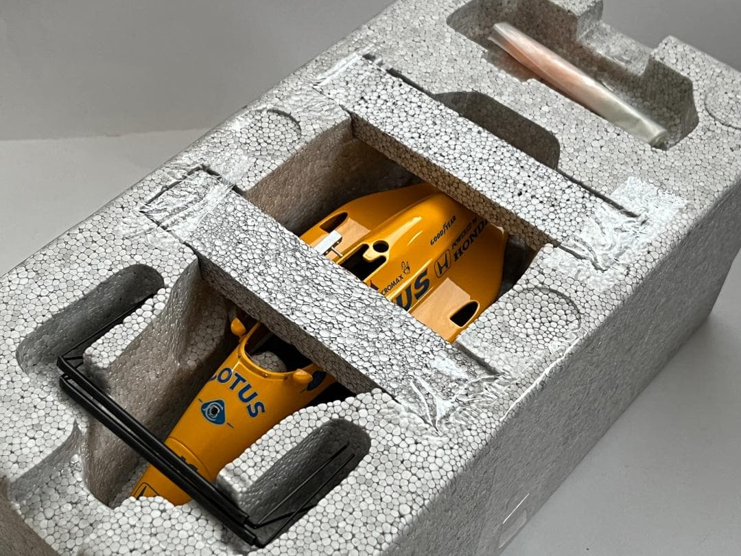 オートアート 1/18 ロータス 99T 中嶋悟 #11 箱付 88726 美品