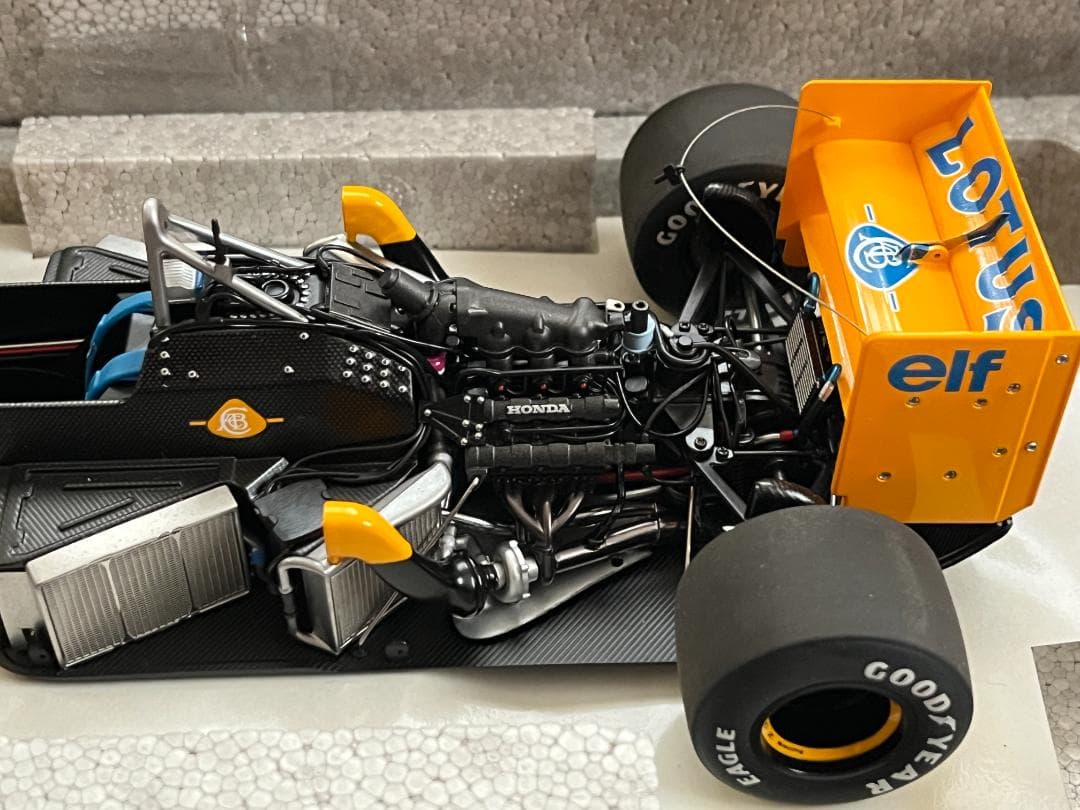 オートアート 1/18 ロータス 99T 中嶋悟 #11 箱付 88726 美品